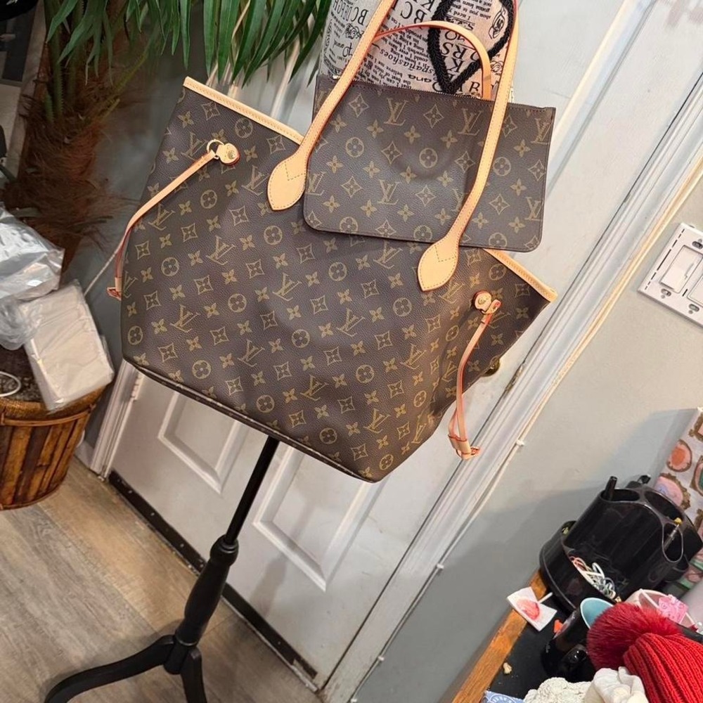Monogram tote‎